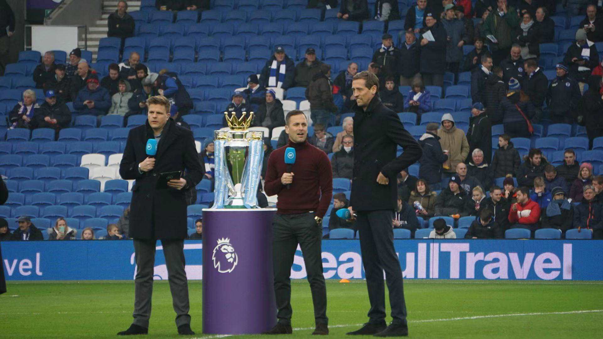 足球市场中 足球市场中